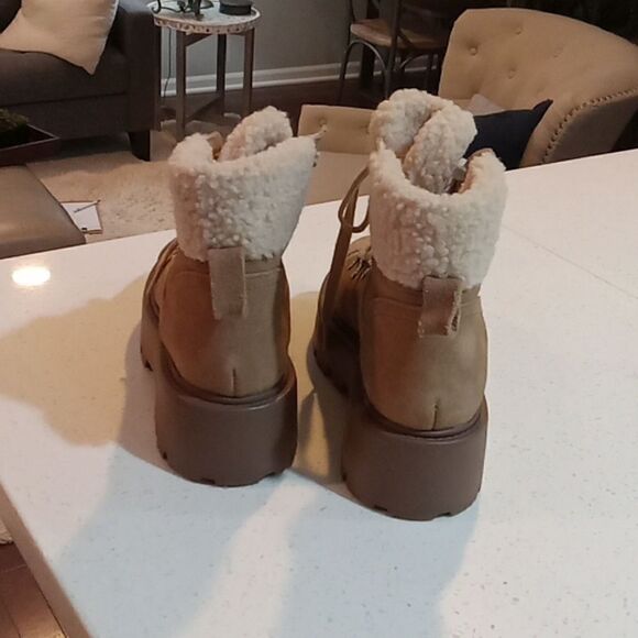 Steve Madden Reven oatmeal suede 1 1/4" stacked heel platform boots size 6 NWT - Picture 7 of 8